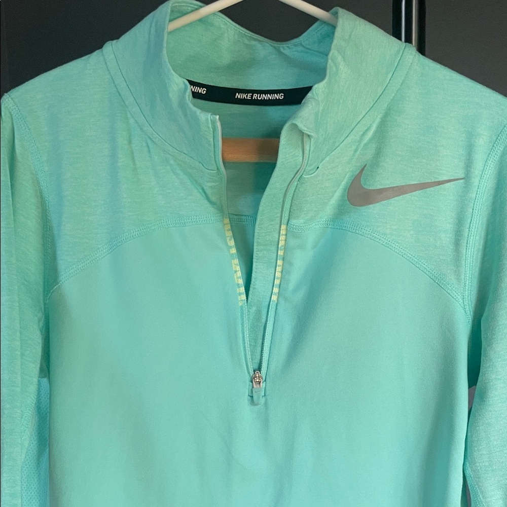 Nike Girl's Dri-Fit 1/2 Zip Top, Size Girls Medium- Excellent Condition - Picture 4 of 6